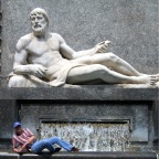 dan and turin statue